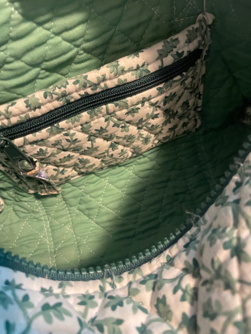 Set of 2 Vera Bradley Vintage handbags. - Picture 12 of 13